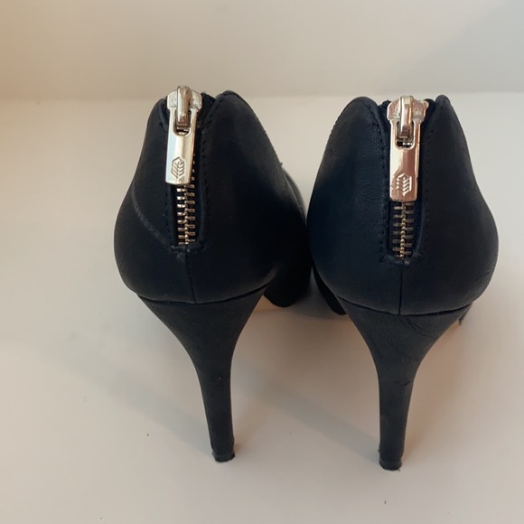 Call it spring pumps/heels - Picture 4 of 7